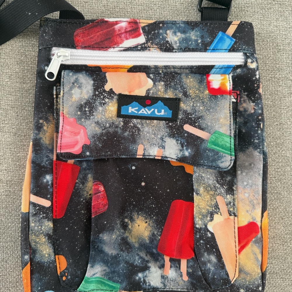 NWOT RARE Kavu Multicolor Messenger Bag - Picture 2 of 8
